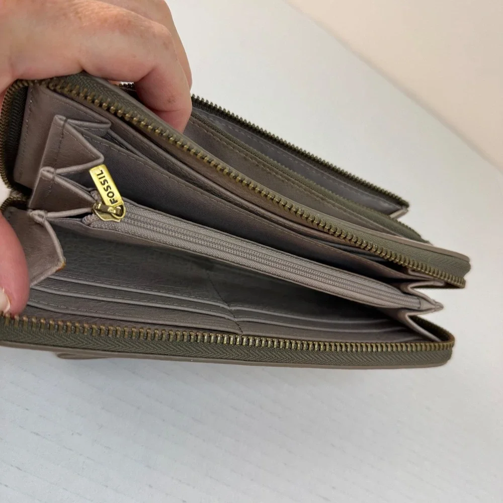 Fossil Leather Zip Around Wallet Y2K 90's Travel Casual Functional Neutral‎ Tan